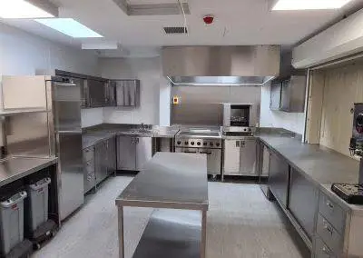 Kuzhinë Profesionale Inox – Zgjidhja perfekte për restorantin