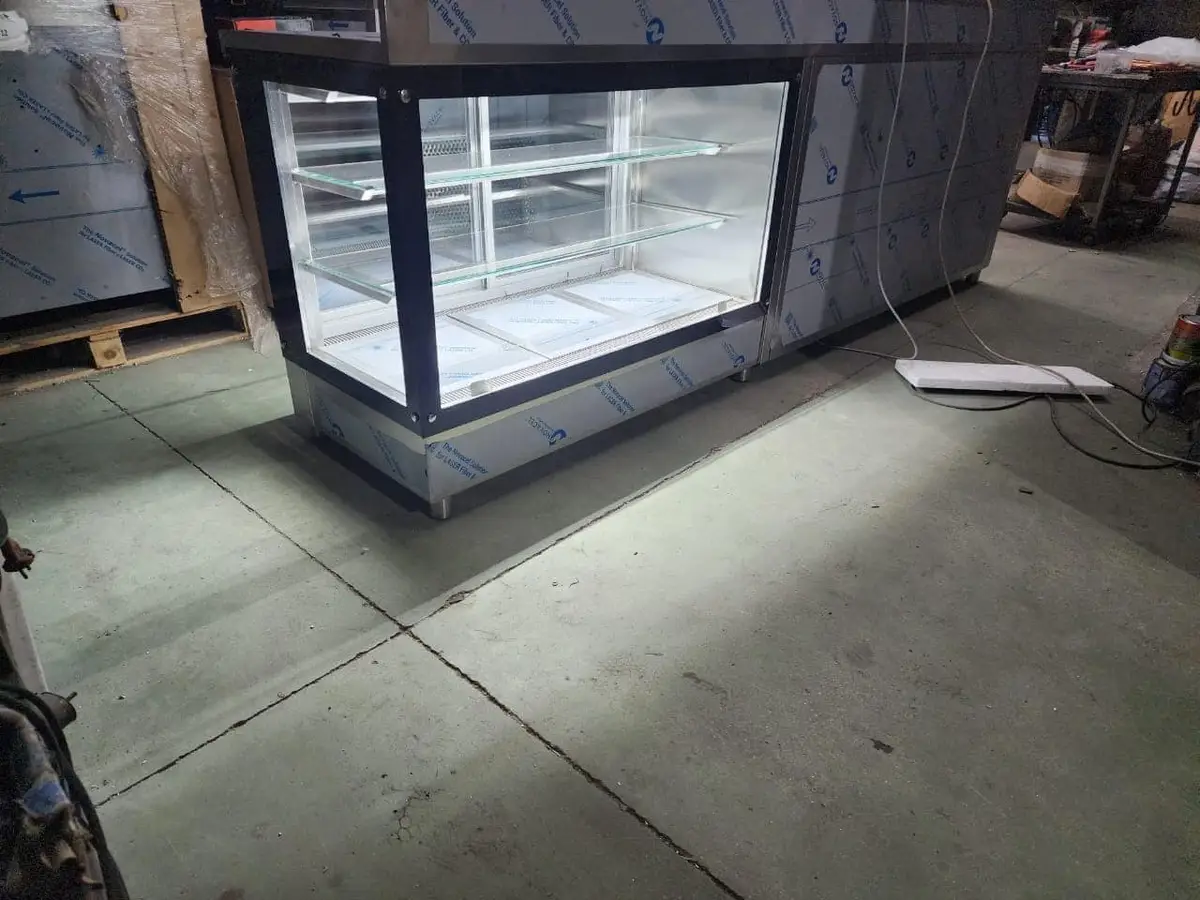 Modele te ndryshme vitrinash per pastiçeri, realizuar nga KRISTEG INOX – foto 4