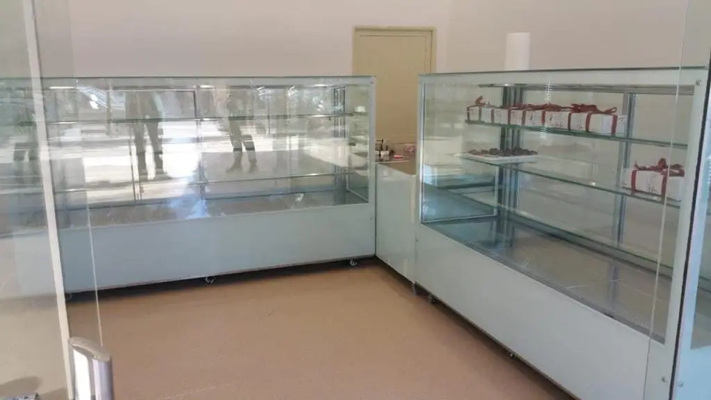 Frigorifer pasticerie per te kompletuar ambjentin tuaj ne menyren