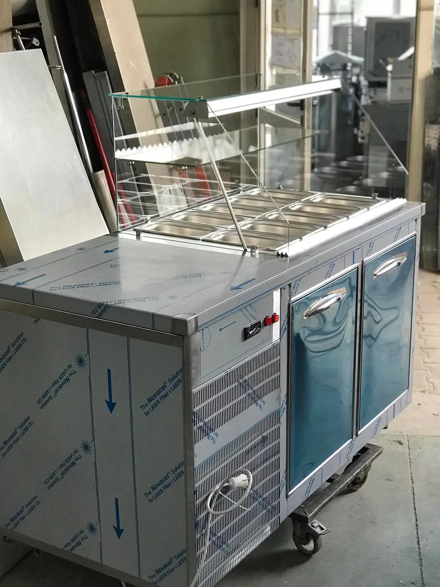 Frigorifer fast foodi sipas kerkeses se klientit