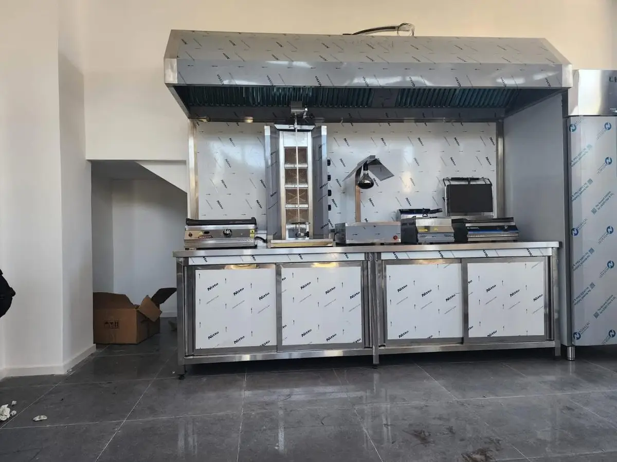 Disa foto te nje Fast-Foodi , i punuar nga Kristeg Inox