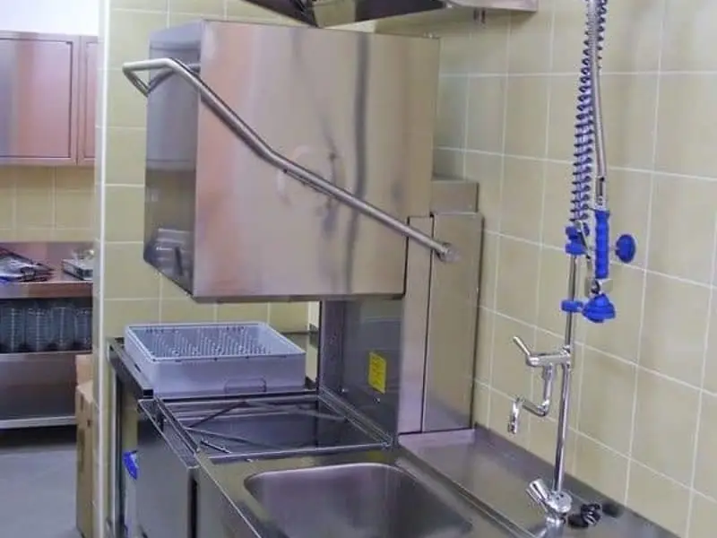 Nje prej hoteleve dhe restoranteve me medhenj ne zonen bregdetare – foto 5
