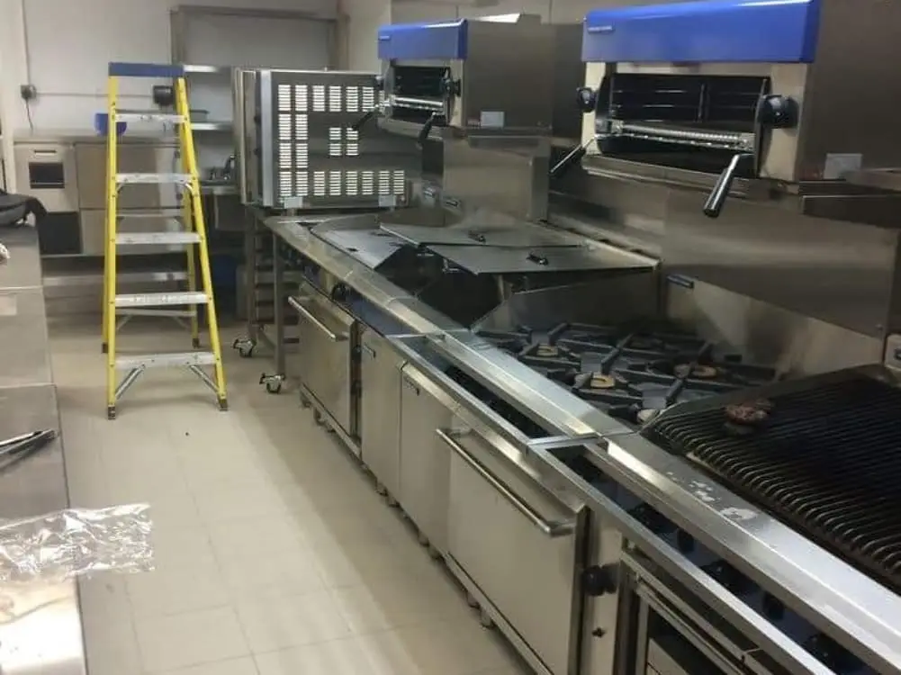 Nje prej hoteleve dhe restoranteve me medhenj ne zonen bregdetare – foto 4