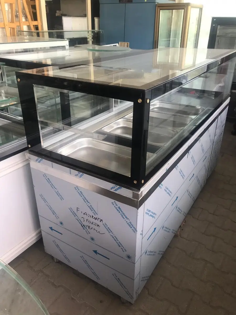 Frigorifer per ekspozimin e shumellojshmerive te produkteve te mishit – foto 2