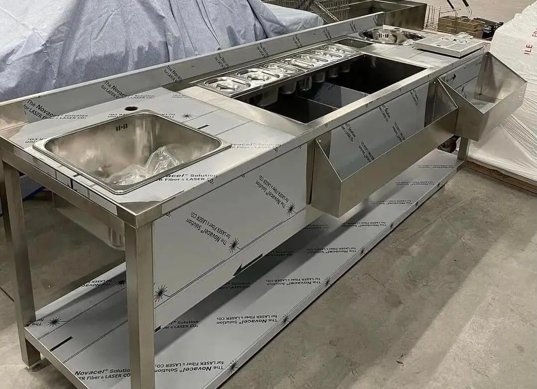 Tavoline per koktejl – Hapesire per mbajtjen e akullit, (Tetor 2023)