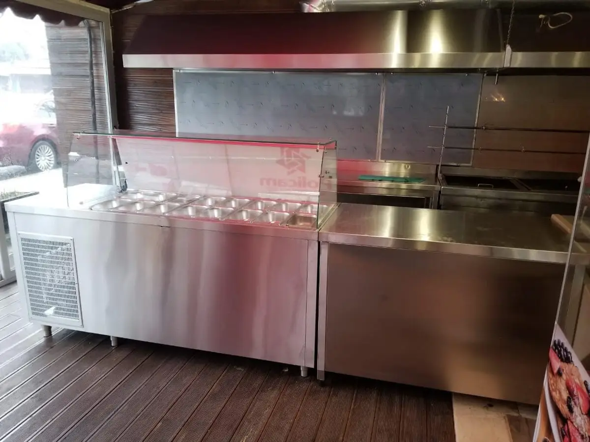 Paisje fast - foodi , montuar tek klienti