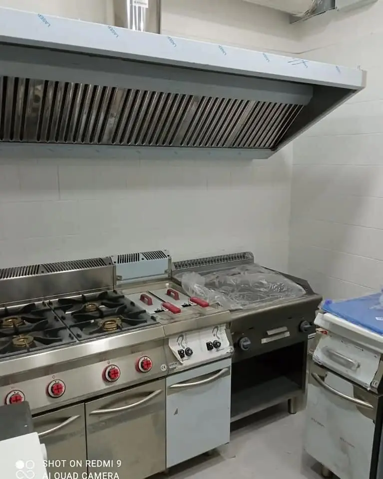 Fastfood ne Tirane, kopletuar nga Kristeg Inox